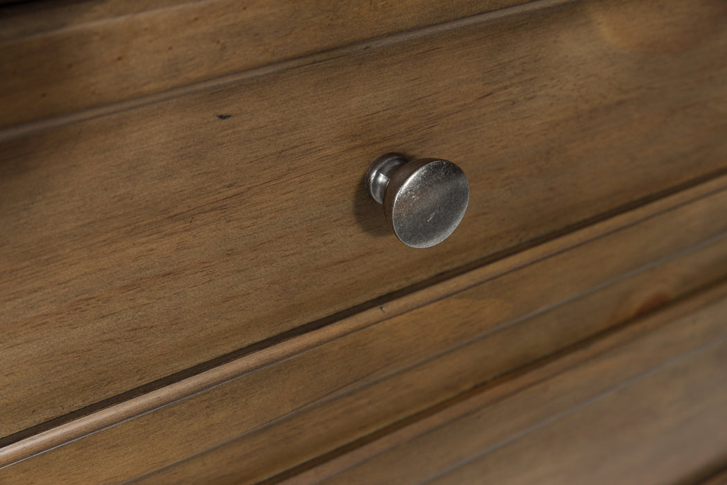 Feddinger Chest of Drawers