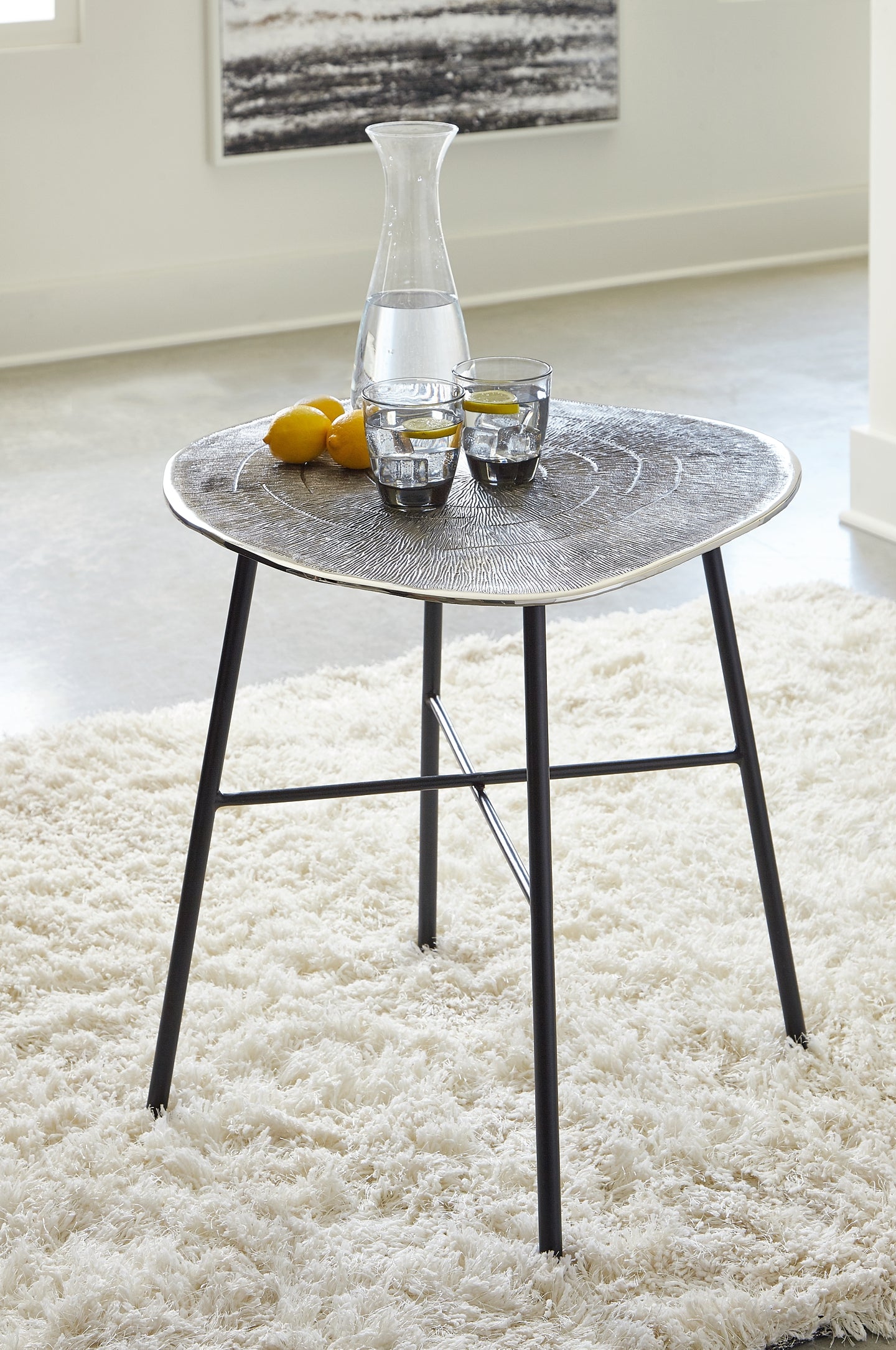 Ashley Express - Laverford Round End Table